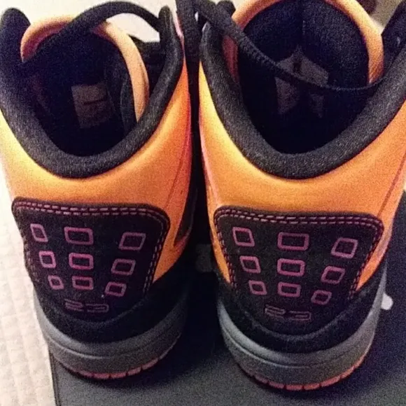 KIDS JORDAN WORN ONCE!! EXCELLENT CONDITION  