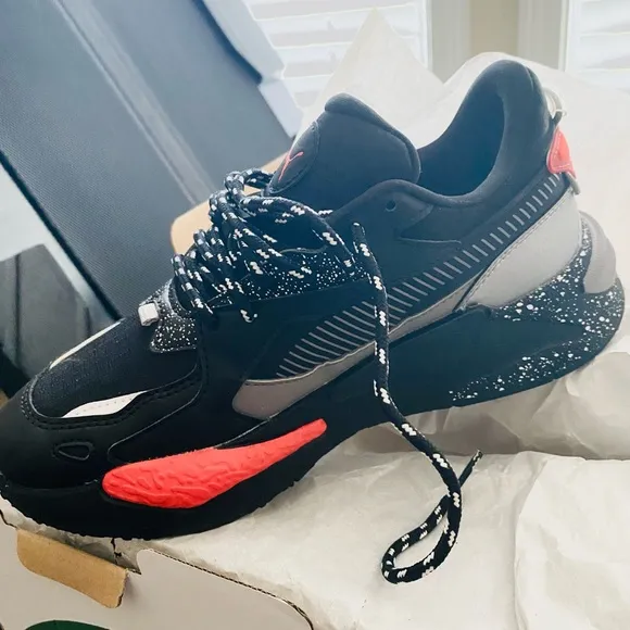 kids Puma tennis shoes