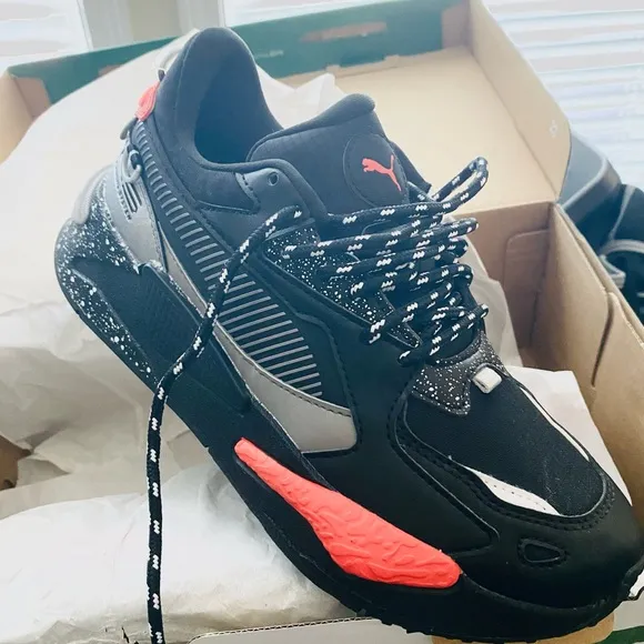 kids Puma tennis shoes
