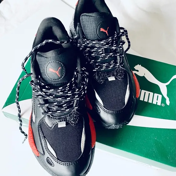 kids Puma tennis shoes
