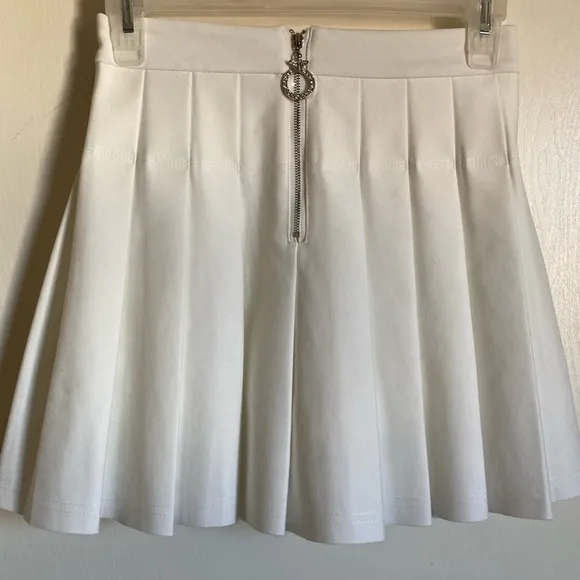 🌞Kroche’ Fait Avec Amour White Pleated Mini Skort
