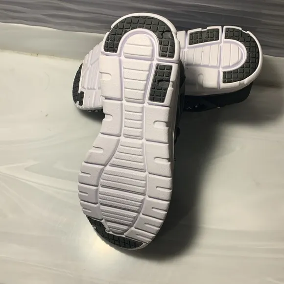 LA Gear Live active Brody Tennis Shoes NEW Size Child’s 1 Black/White VERY RARE