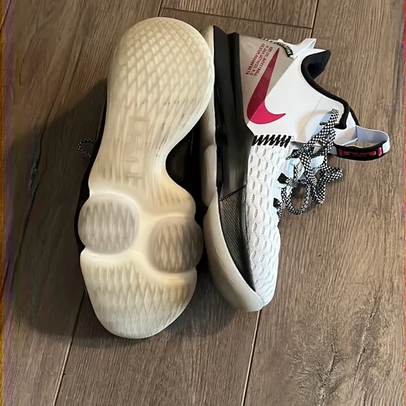 LeBron James Tennis Shoes Size 6Y