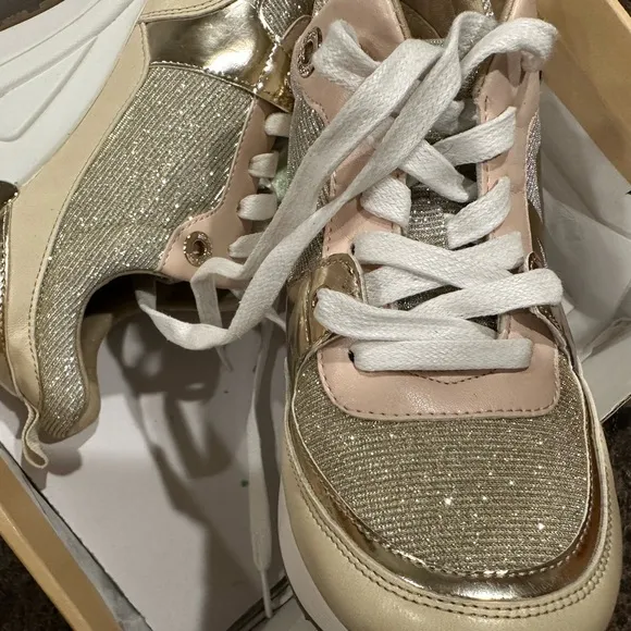 Like new, worn once, youth 4 Michael Kors