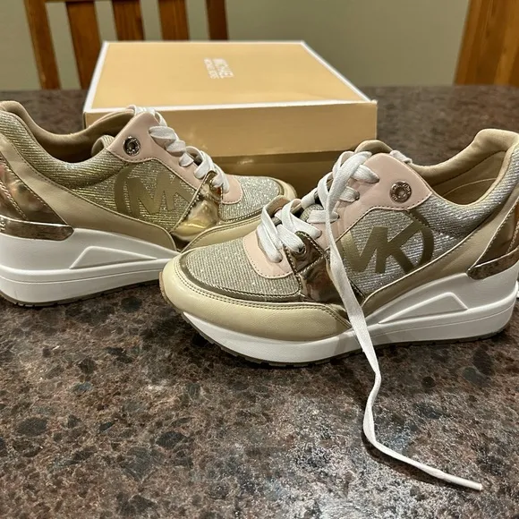 Like new, worn once, youth 4 Michael Kors