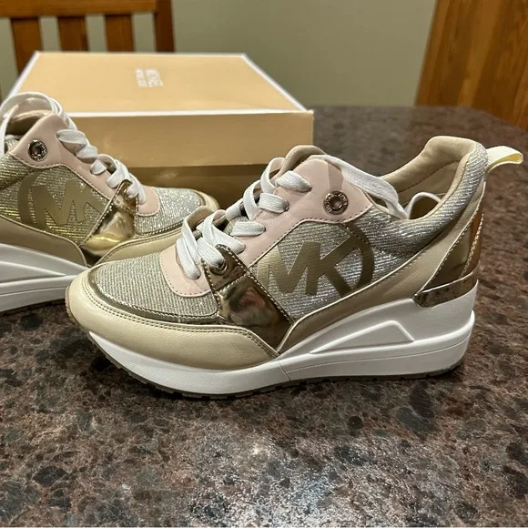 Like new, worn once, youth 4 Michael Kors