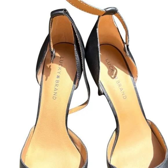 Lucky Brand perfect chic Black Leather Women's Heels with ankle strap 7 1/2