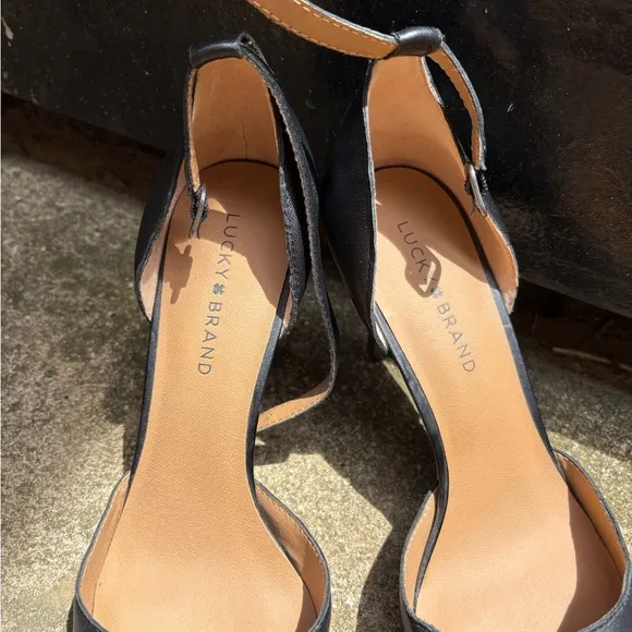 Lucky Brand perfect chic Black Leather Women's Heels with ankle strap 7 1/2
