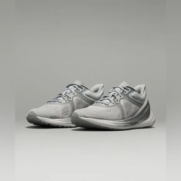 Lululemon Blissfeel Womens Running Shoe Silver Drop Size 9 EUC