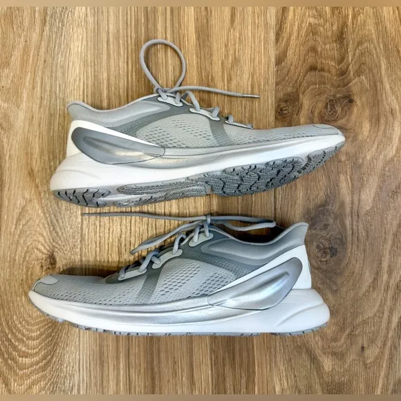 Lululemon Blissfeel Womens Running Shoe Silver Drop Size 9 EUC
