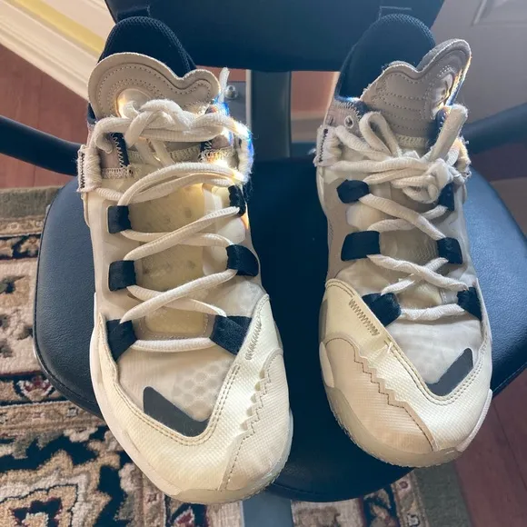 Marnur White and Black Sneakers