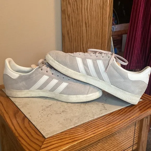 Men’s Adidas Dove Gray Gazelle Sneakers Size 8.5