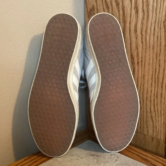 Men’s Adidas Dove Gray Gazelle Sneakers Size 8.5
