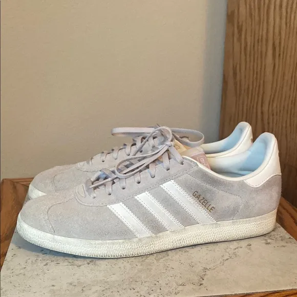 Men’s Adidas Dove Gray Gazelle Sneakers Size 8.5