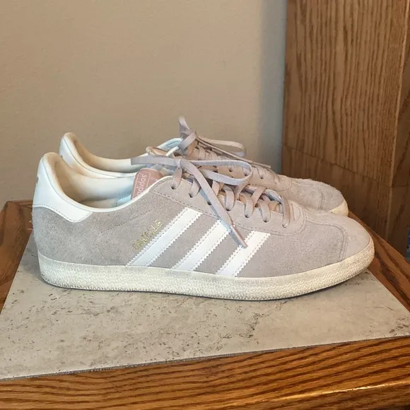 Men’s Adidas Dove Gray Gazelle Sneakers Size 8.5