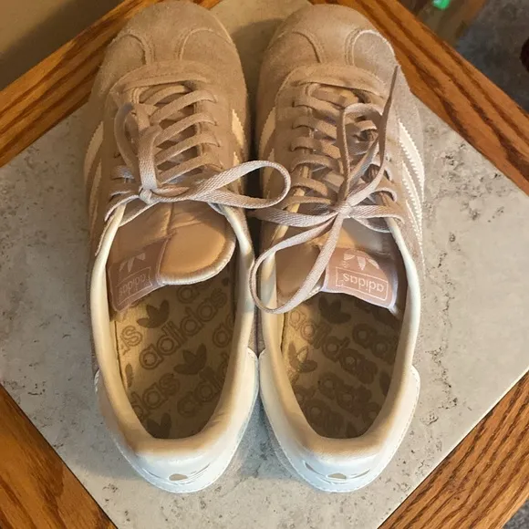 Men’s Adidas Dove Gray Gazelle Sneakers Size 8.5
