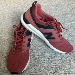 Mens New Balance Red Sneakers , Tennis shoes size 10.5 EUC