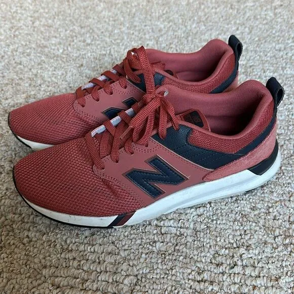 Mens New Balance Red Sneakers , Tennis shoes size 10.5 EUC