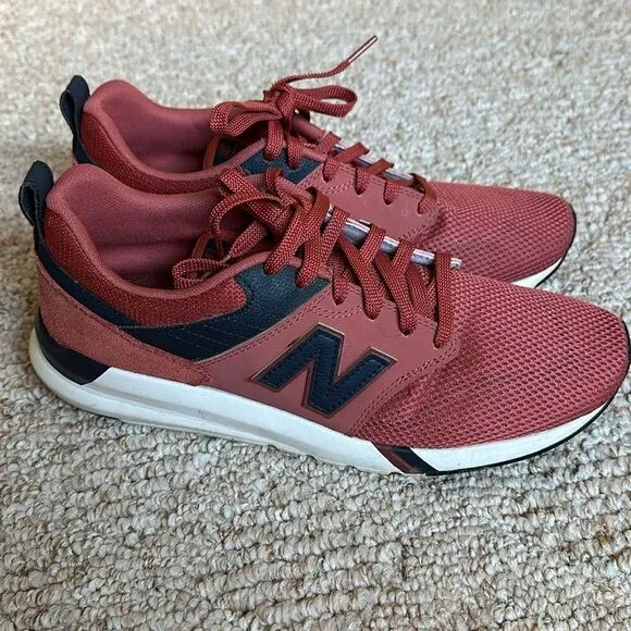 Mens New Balance Red Sneakers , Tennis shoes size 10.5 EUC