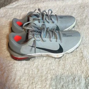 Mens Nike air zoom Trout cleats size 8