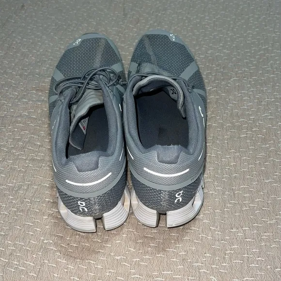 Men’s oncloud grey tennis shoes