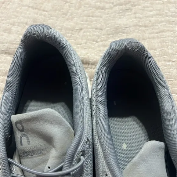 Men’s oncloud grey tennis shoes