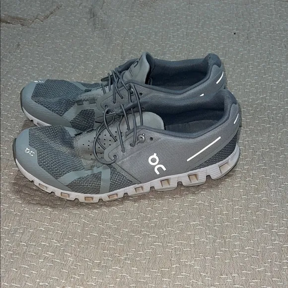 Men’s oncloud grey tennis shoes