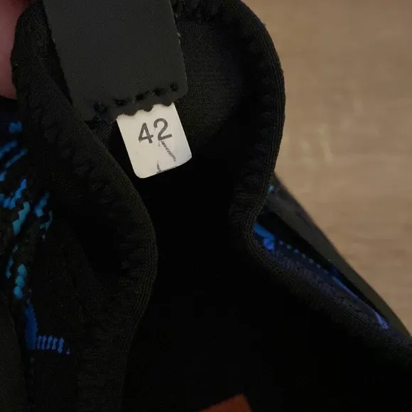MENS tennis shoe black and blue