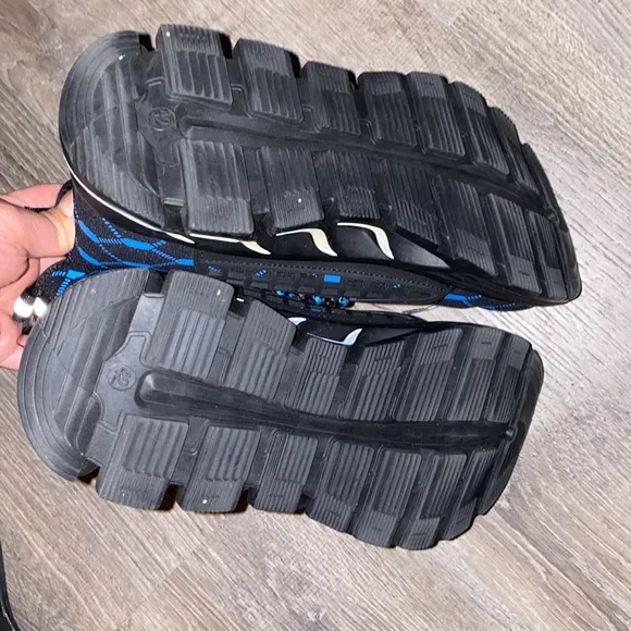 MENS tennis shoe black and blue