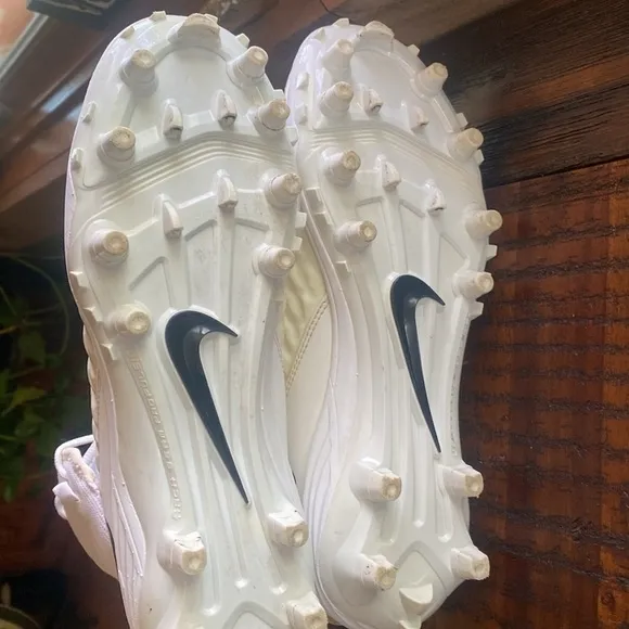 Men’s white Nike force savage pro football cleats