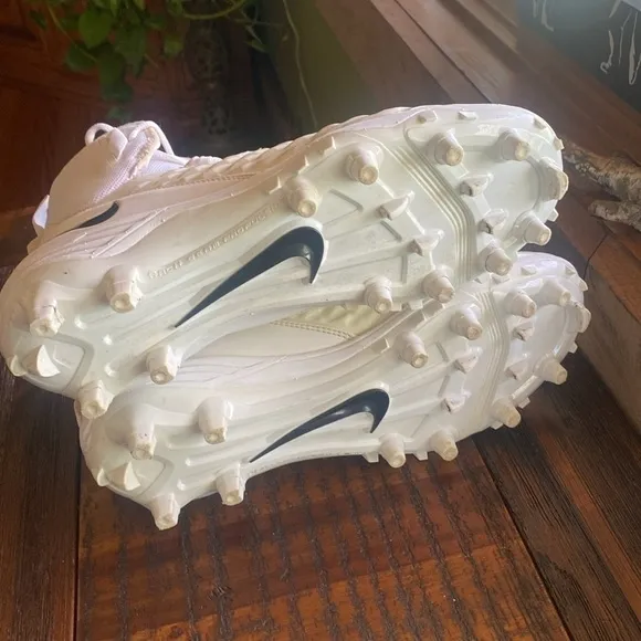 Men’s white Nike force savage pro football cleats