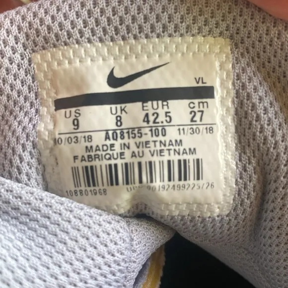 Men’s white Nike force savage pro football cleats