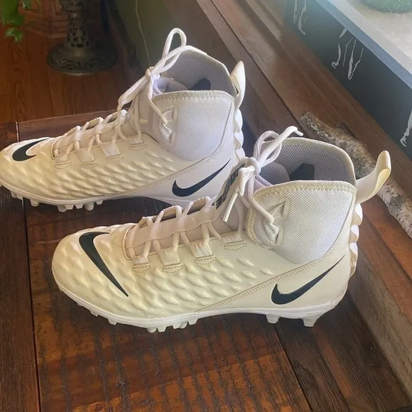 Men’s white Nike force savage pro football cleats