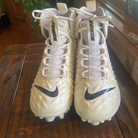 Men’s white Nike force savage pro football cleats