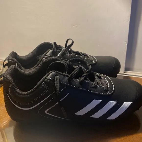Mint condition unused size 3US boys adidas baseball cleats shoes