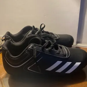Mint condition unused size 3US boys adidas baseball cleats shoes