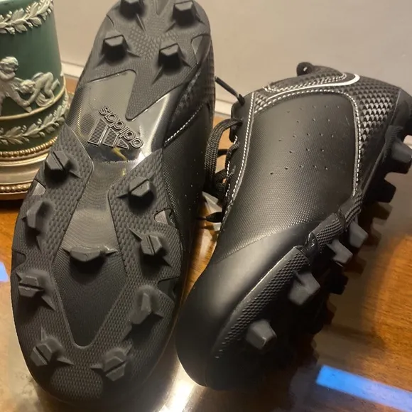 Mint condition unused size 3US boys adidas baseball cleats shoes