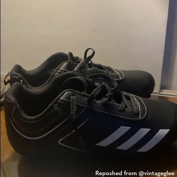 Mint condition unused size 3US boys adidas baseball cleats shoes