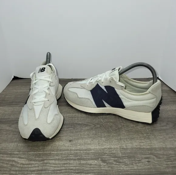 New Balance 327 White Grey Size 5.5 Boys  Running Shoes Sneakers GS327fe
