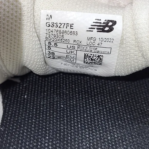 New Balance 327 White Grey Size 5.5 Boys  Running Shoes Sneakers GS327fe