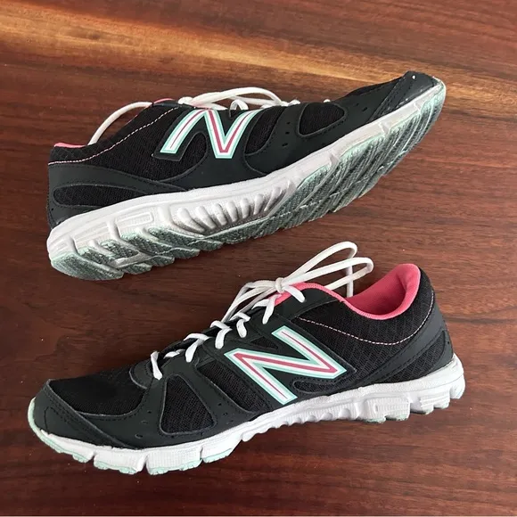 New Balance 550 v3 Black &amp; Pink Tennis Shoes Size 8.5 EUC