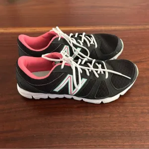 New Balance 550 v3 Black &amp; Pink Tennis Shoes Size 8.5 EUC