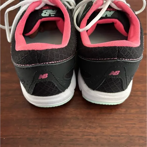 New Balance 550 v3 Black &amp; Pink Tennis Shoes Size 8.5 EUC
