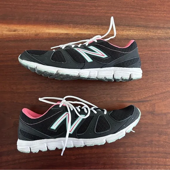 New Balance 550 v3 Black &amp; Pink Tennis Shoes Size 8.5 EUC