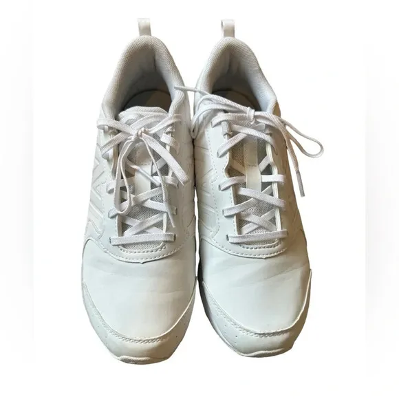 New Balance Boys Size 6 White Tennis Shoes