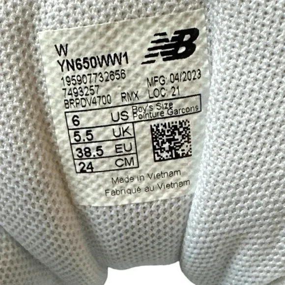 New Balance Boys Size 6 White Tennis Shoes