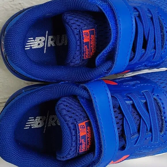 'NEW BALANCE' TENNIS SHOES