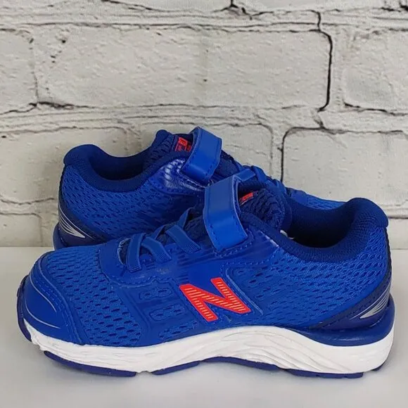 'NEW BALANCE' TENNIS SHOES