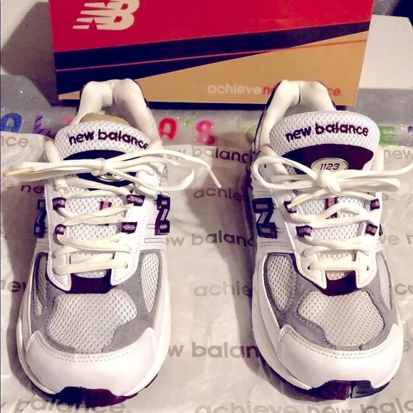 𝅺New Balance tennis shoes