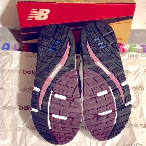 𝅺New Balance tennis shoes